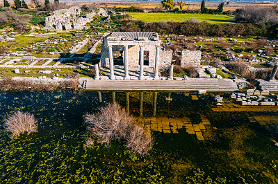 米利托斯古城卡皮托浴场的鸟瞰图