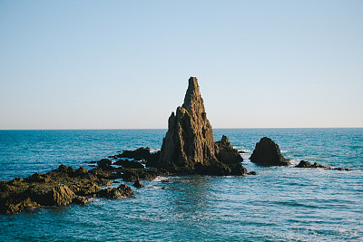 碧海中的山峰