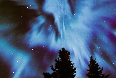 阿拉斯加夜空中的北极光