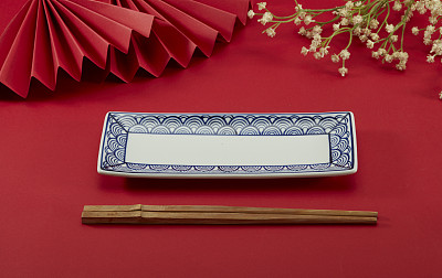 中式红底红折扇小花祥云图案长盘竹形筷子