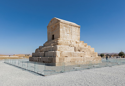 位于伊朗法尔斯省帕萨尔加德的居鲁士大帝墓