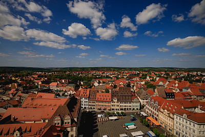 德国风景摄影，诺姆堡市。旅行照，欧洲文化美景，老城区红屋顶。萨克森-安哈尔特的天气宜人，天空湛蓝，建筑优美。