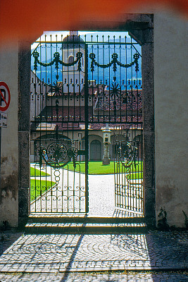 1989年旧正片扫描,圣迈克尔(布里森)教堂大门,意大利 1989年旧正片扫描,圣迈克尔(布里森)教堂大门,意大利