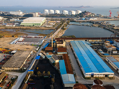海滨化工厂的航拍照片