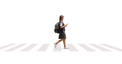 仅一个女孩