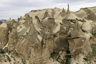 Devrent谷也被称为想象谷，揭示了许多不同的岩层。戈雷姆，卡帕多西亚，土耳其