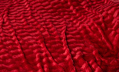 质地温暖柔软的红毯，长条幅背景