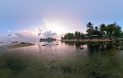 无边无际的大海景观在黎明的Thom海滩，富国岛，Kien Giang省