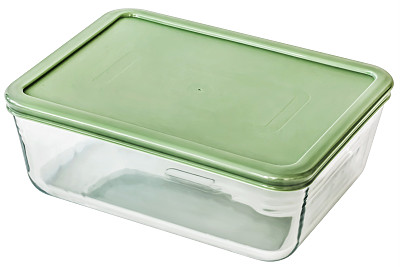 大矩形透明玻璃烤盘，绿色塑料盖隔离在白色背景上
