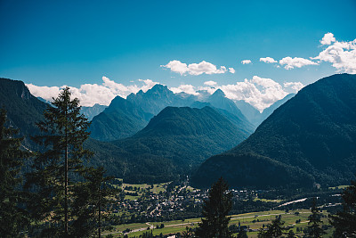 风景如画的特里格拉夫山全景