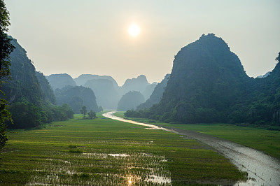 稻田和宁平河，越南