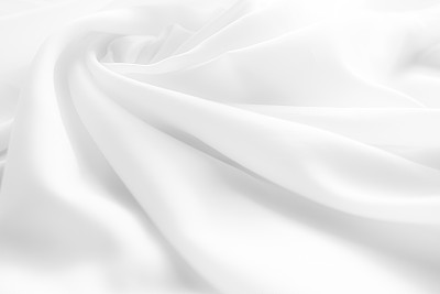 白布织物丝绸纹理片波豪华褶皱波纹缎软材料丝绸抽象网格图案时尚褶皱纯褶皱帆布模板阴影褶皱梯度纺织旗帜材料。