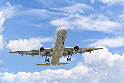 空中客车A321客机降落在机场