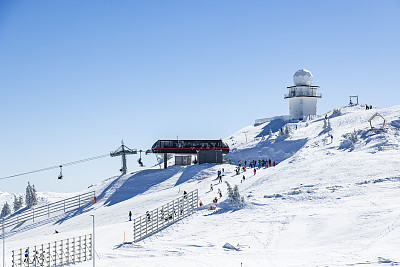 波斯尼亚和黑塞哥维那Jahorina滑雪场的滑雪者