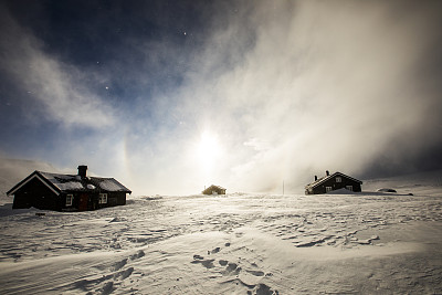 挪威Dovrefjell国家公园Reinheim小屋的极端冬季风