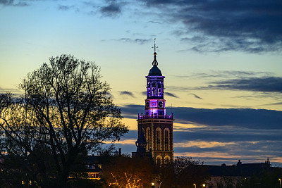 秋天夕阳下的Kampen Nieuwe Toren