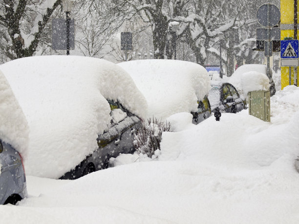 雪和汽车