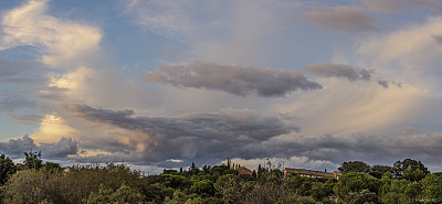 Atardecer en la sierra de Madrid, España