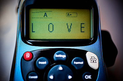 爱情在贴标机上数字化了