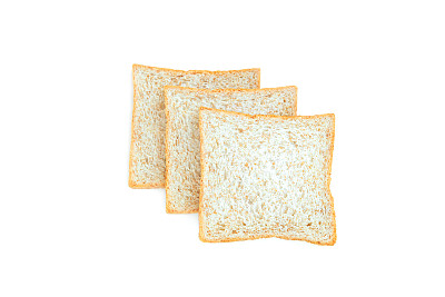全麦面包在白色背景上切片，全麦面包
