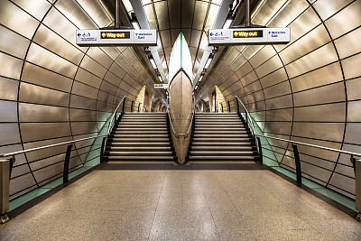 英国伦敦南华克地铁站的未来主义建筑