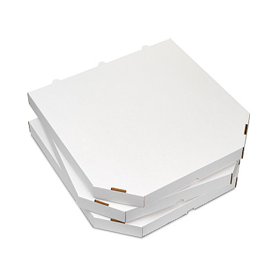 堆叠三个封闭的空白白色纸板箱，用于隔离白色披萨。外卖食品包装。
