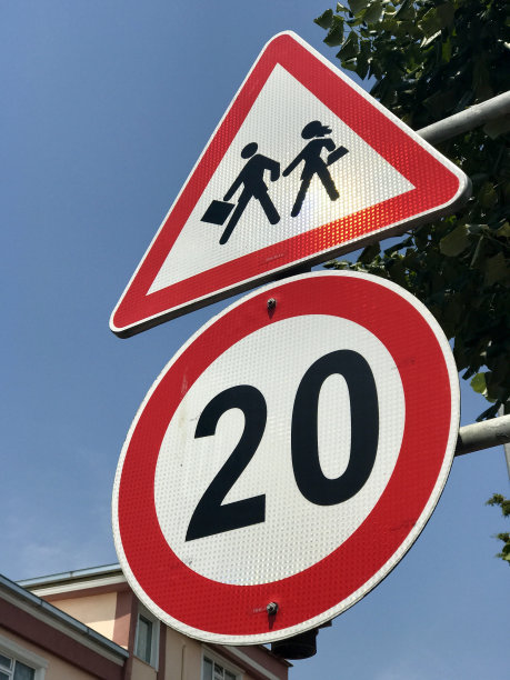 学生通行标志