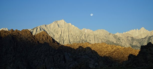 高塞拉山脉月落