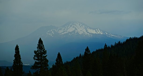 夏士塔山