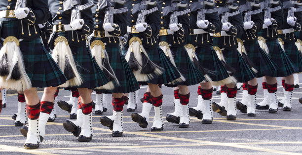阅兵上穿着苏格兰短裙和sporran的苏格兰士兵