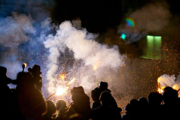 加泰罗尼亚Correfoc -街道上的传统烟花节