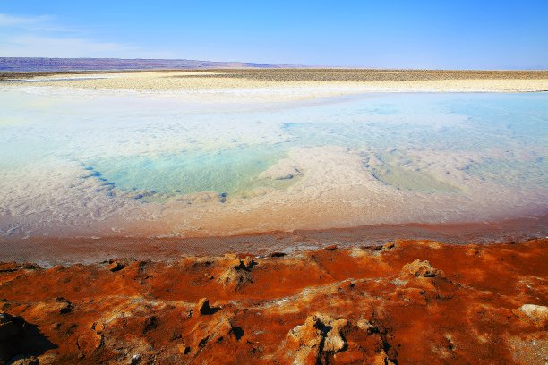 Lagunas escondidas Baltinache - Baltinache和Atacama salar flats - Turquoise salt lakes mirrored reflection and田诗化的阿塔卡马沙漠，火山景观全景- San Pedro de Atacama，智利，Bolívia和阿根廷边境