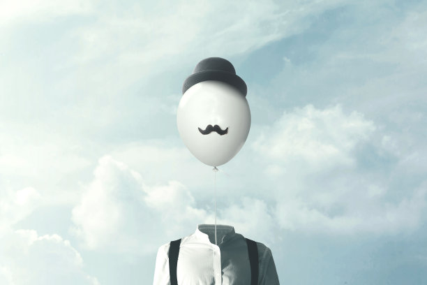 一个超现实的男人，头上挂着一个黑色的大气球