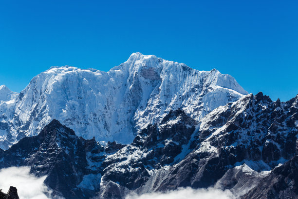 阿马达布朗峰