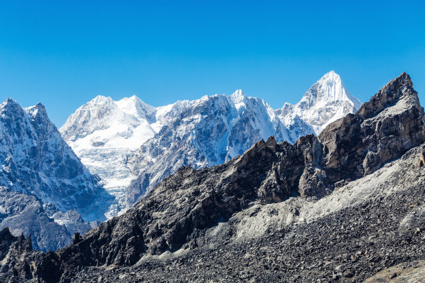 阿马达布朗峰