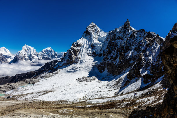 阿马达布朗峰