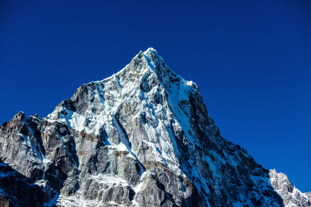 阿马达布朗峰