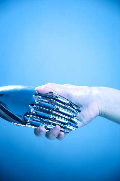 人类与机器人握手