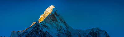 阿马达布朗峰