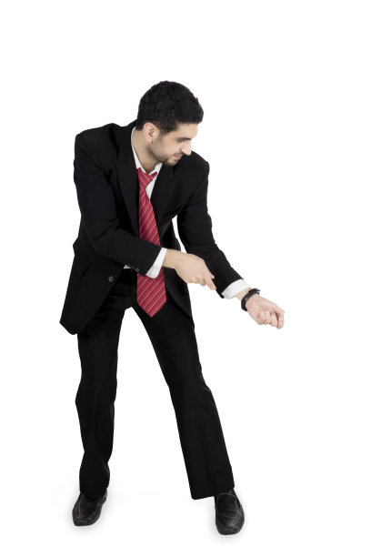 阿拉伯经理在工作室拉东西