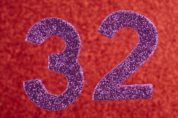 2月23日,日历上的小标签在蓝色的背景上.冬天的时间.