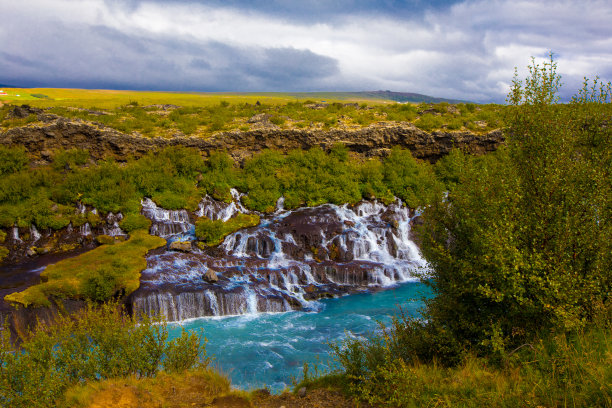 冰岛Hraunfossar瀑布