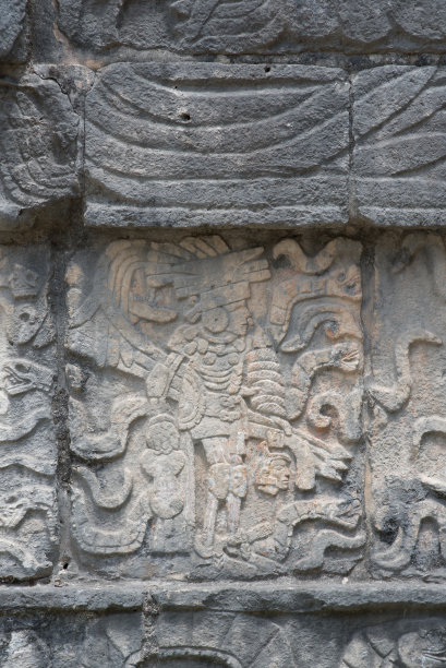 奇琴伊察的玛雅遗址上的一名武士，头部的石雕