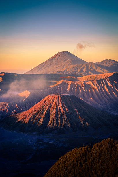 塞梅鲁火山