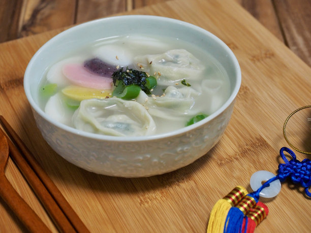 韩国传统食品年糕汤,竹汤和饺子汤