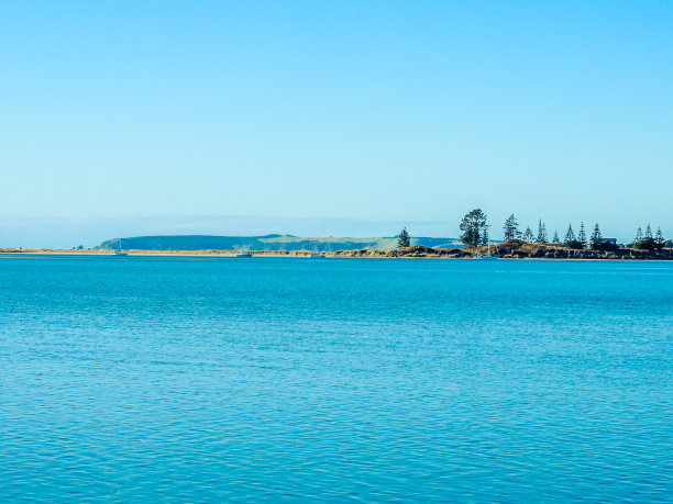 山羊岛周围的蓝色水域，山羊岛，新西兰