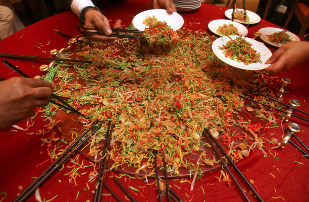 Yee sang是中国新年期间的一道特色菜