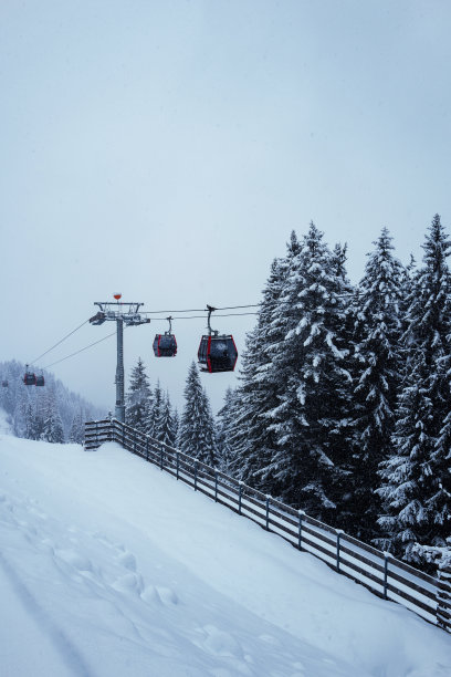 滑雪缆车