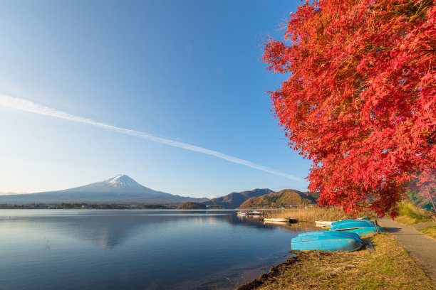 富士山川口湖的皮划艇