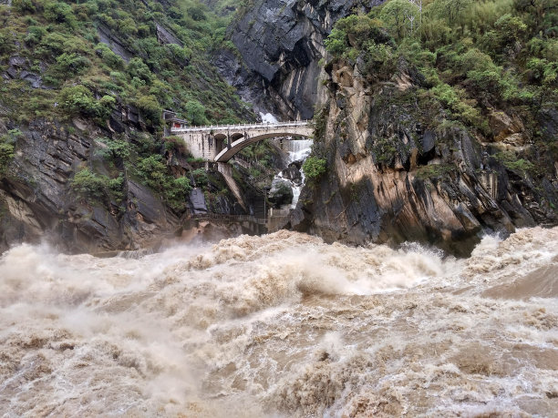 虎跳峡